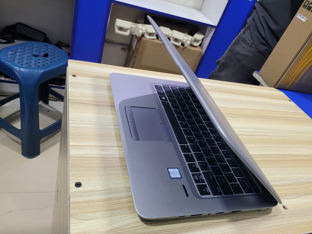 HP EliteBook 820 G4 – Core i5 (7th Gen)